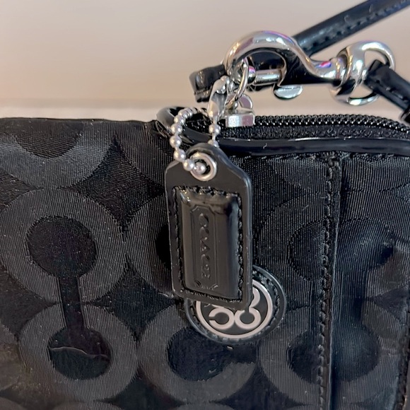 Coach EUC Black Nylon /Patent C Logo Wristlet/Card Holder - Picture 3 of 9